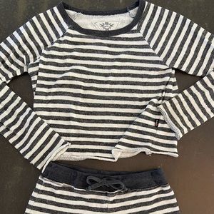 T2 Love butter soft sweatshirt/shorts set sz 12🖤